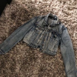 Jean jackets are back!🙌🏻